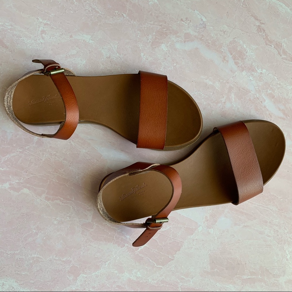 Universal Thread Sandals - Picture 2 of 7